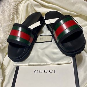 Stunning NEW GUCCI Slides (men’s 5 = women 7)